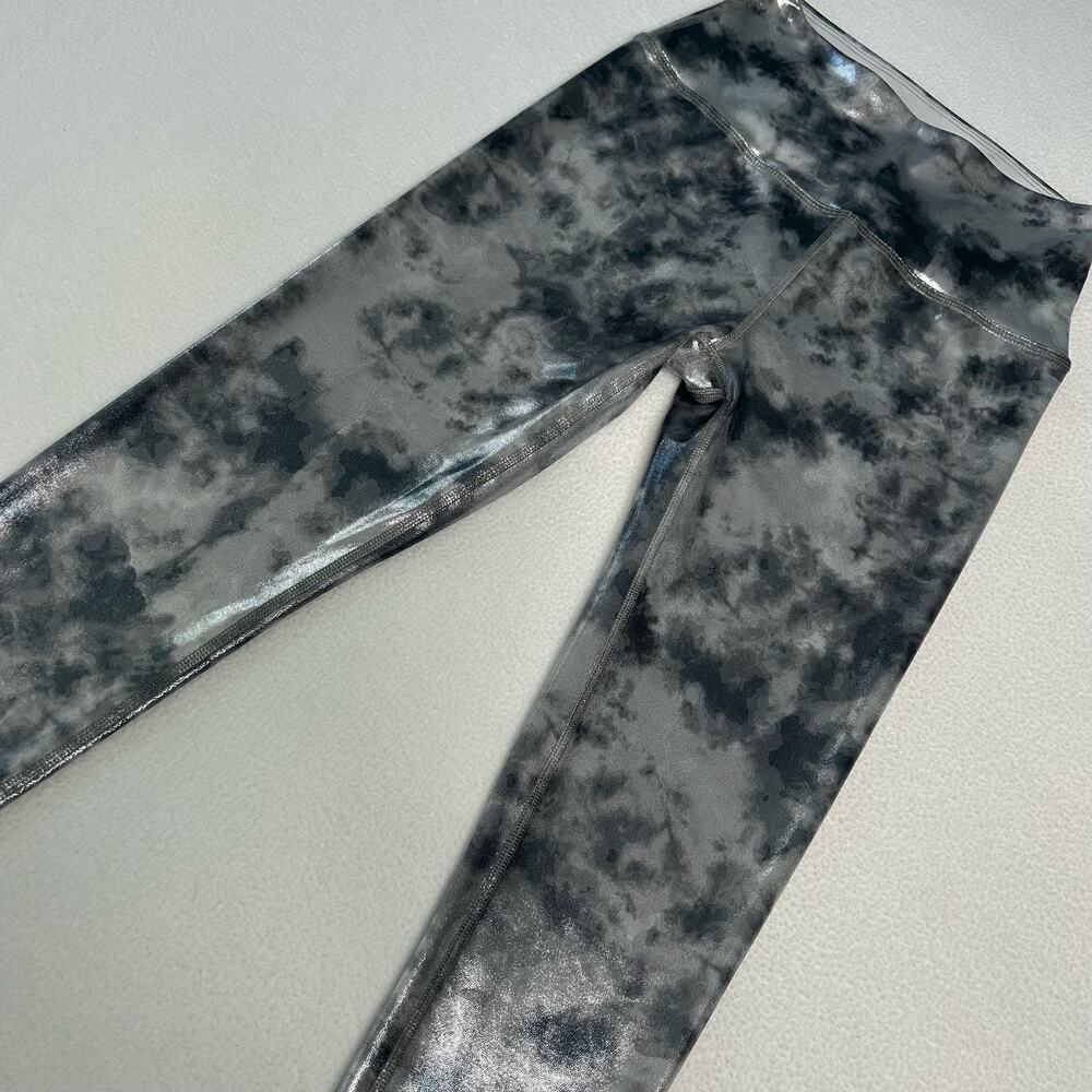 Beyond Yoga Women's Size XS High Waisted Midi Legging Foil Tie Dye Silver